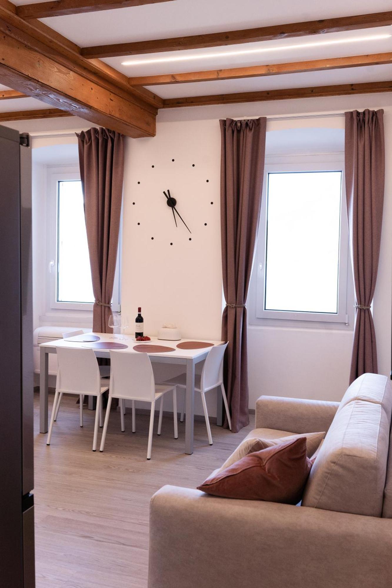 Belvedere 237a Lakeview Luxury Apartment